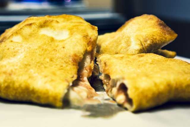 Gusti, dimensioni, ricette e locali storici: tutto cio che c'� da sapere sul panzerotto barese